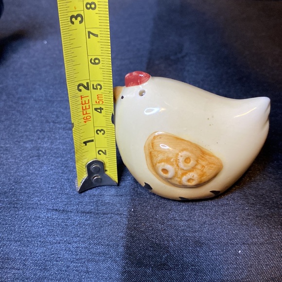 Cute Hen and Rooster Salt andPepper Shakers - Picture 15 of 15